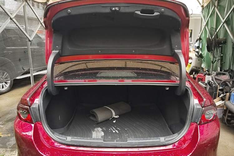 Used Mazda 3 Axela 2021 2.0L Automatic Zhiya Edition Trunk