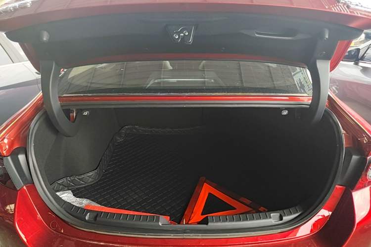 Used Mazda 3 Axela 2021 1.5L Automatic ZhiMei Edition Trunk