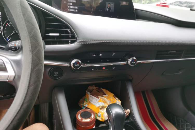 Used Mazda 3 Axela 2021 2.0L Automatic ZhiXuan Edition Audio And AC Panel