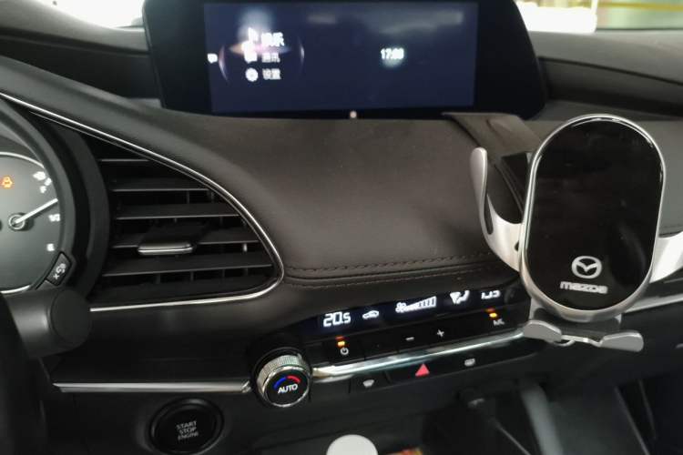Used Mazda 3 Axela 2021 2.0L Automatic Zhi Rui Edition Audio And AC Panel
