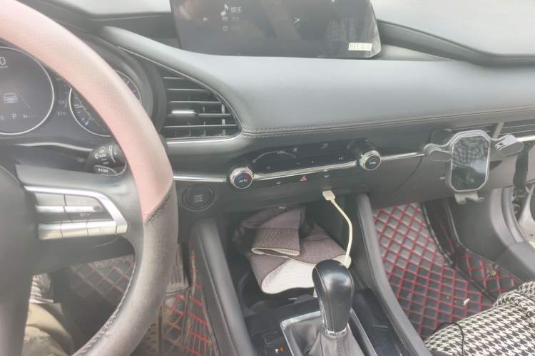 Used Mazda 3 Axela 2021 2.0L Automatic Zhiyao Edition Audio And AC Panel