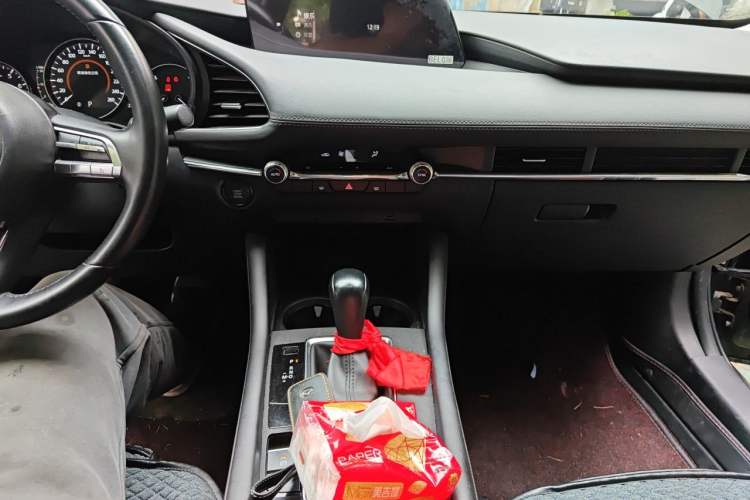 Used Mazda 3 Axela 2021 2.0L Automatic Zhi Rui Edition Audio And AC Panel