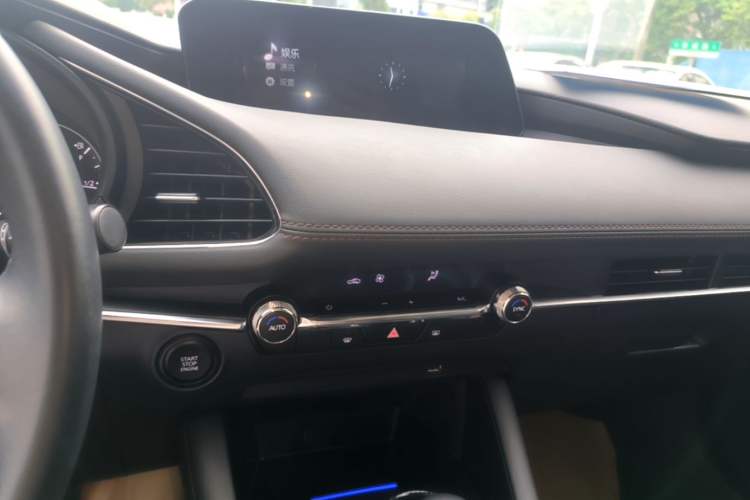 Used Mazda 3 Axela 2021 2.0L Automatic ZhiXuan Edition Audio And AC Panel