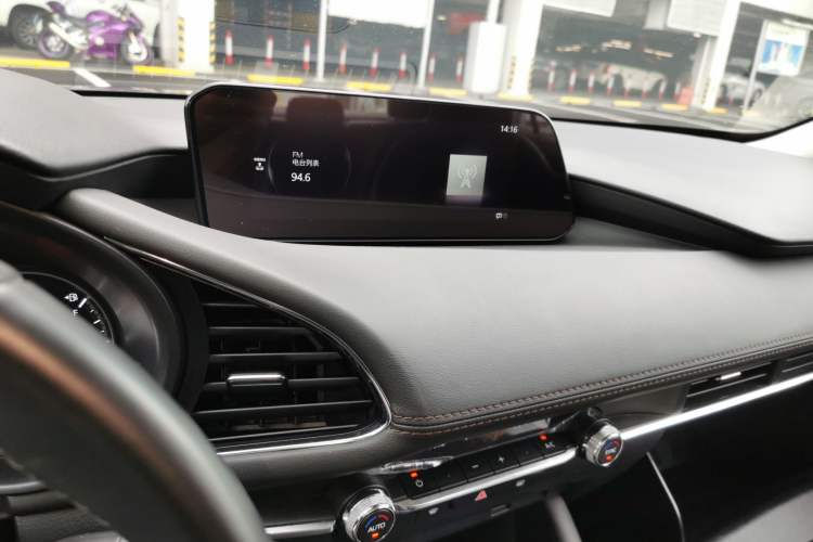 Used Mazda 3 Axela 2021 2.0L Automatic Zhi Rui Edition Audio And AC Panel