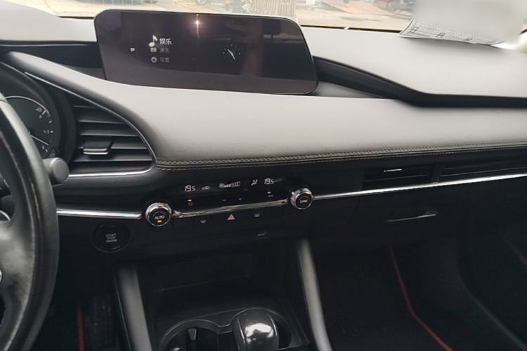 Used Mazda 3 Axela 2021 2.0L Automatic Zhiya Edition Center Console
