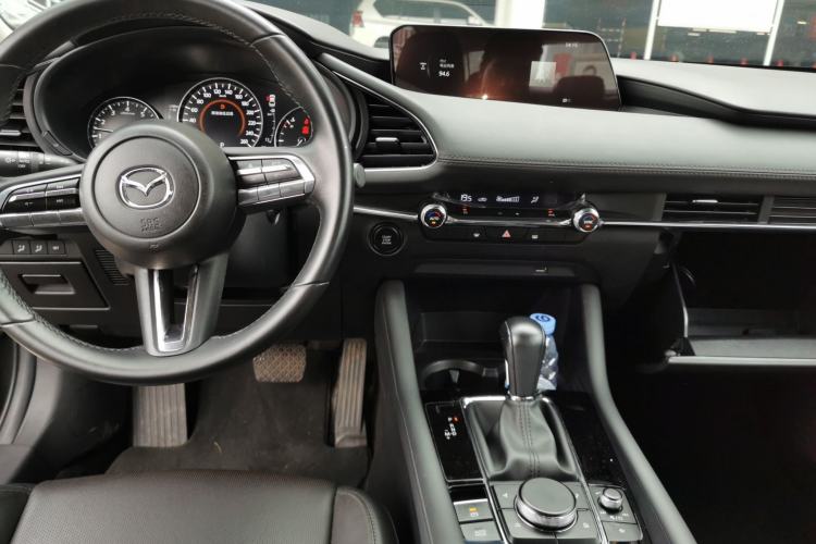 Used Mazda 3 Axela 2021 2.0L Automatic Zhi Rui Edition Center Console