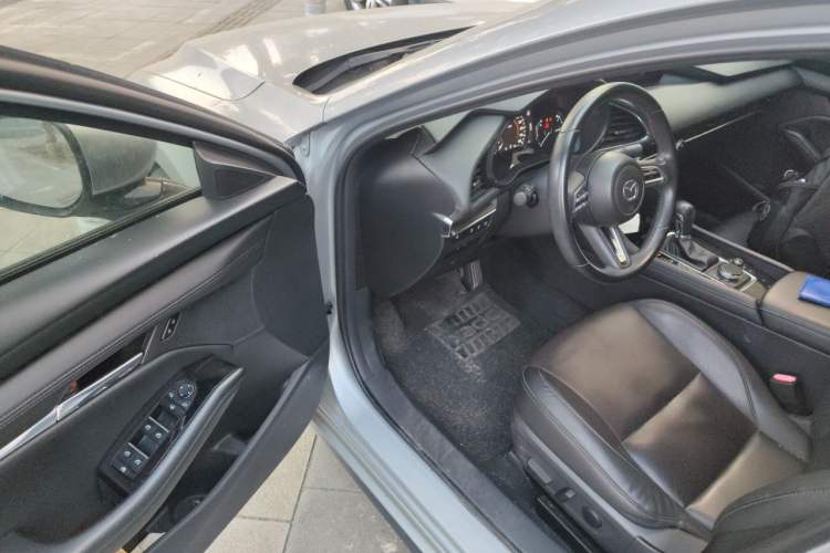 Used Mazda 3 Axela 2021 2.0L Automatic Zhiyao Edition Driver Seat