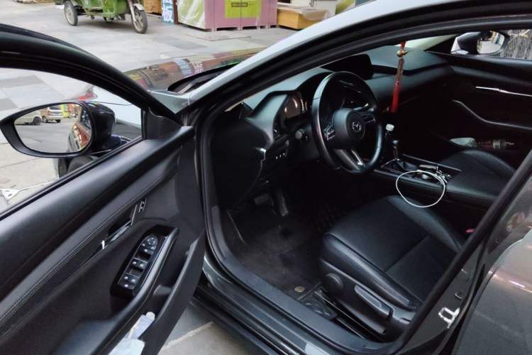 Used Mazda 3 Axela 2021 2.0L Automatic ZhiXuan Edition Driver Seat