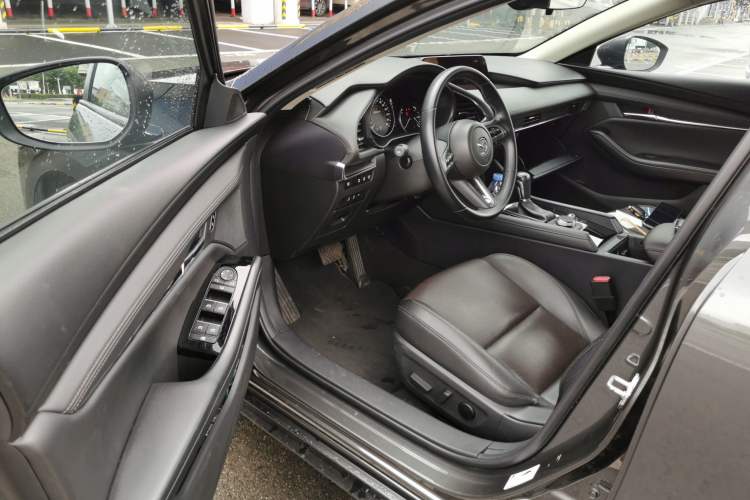 Used Mazda 3 Axela 2021 2.0L Automatic Zhi Rui Edition Driver Seat