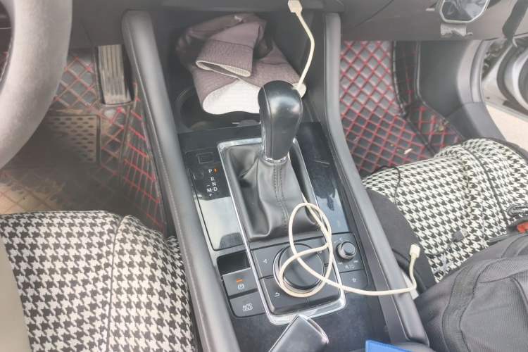 Used Mazda 3 Axela 2021 2.0L Automatic Zhiyao Edition Gear Lever