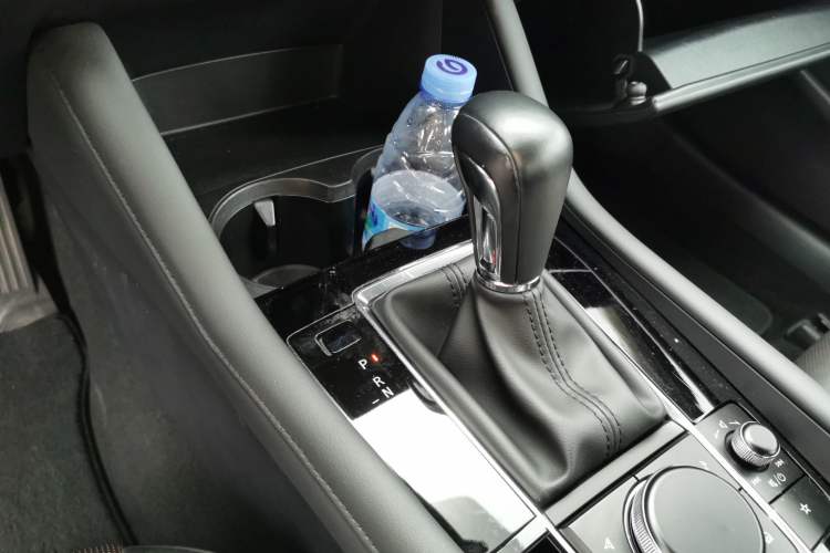 Used Mazda 3 Axela 2021 2.0L Automatic Zhi Rui Edition Gear Lever