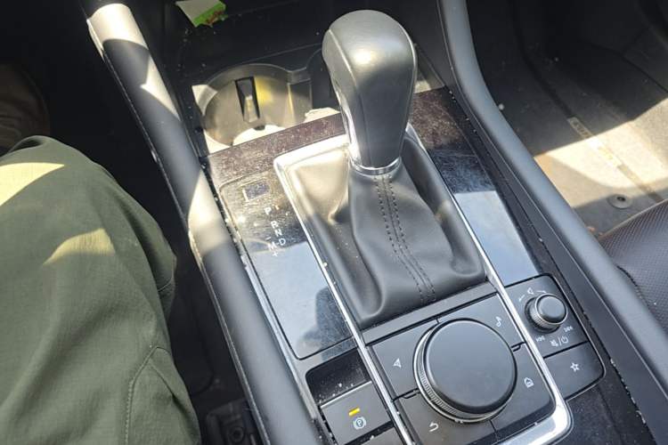 Used Mazda 3 Axela 2021 2.0L Automatic Zhiyao Edition Gear Lever