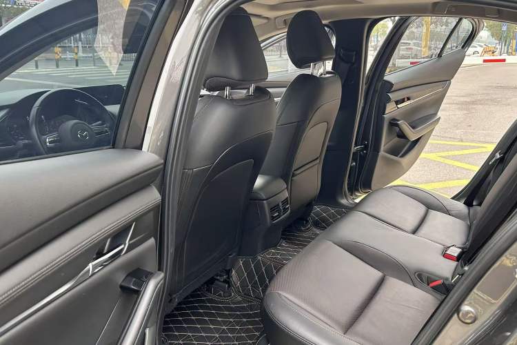 Used Mazda 3 Axela 2021 2.0L Automatic Zhiya Edition Interior 4