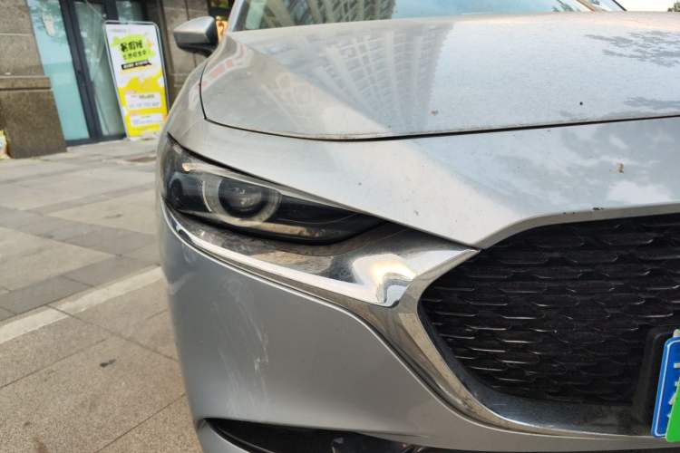 Used Mazda 3 Axela 2021 2.0L Automatic Zhiyao Edition Right Front Headlight
