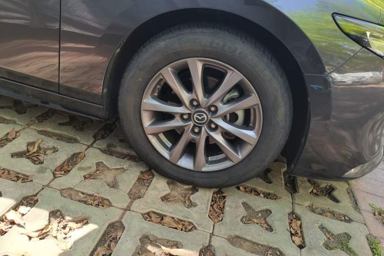 Used Mazda 3 Axela 2021 2.0L Automatic Zhiqing Edition Right Front Wheel Hub