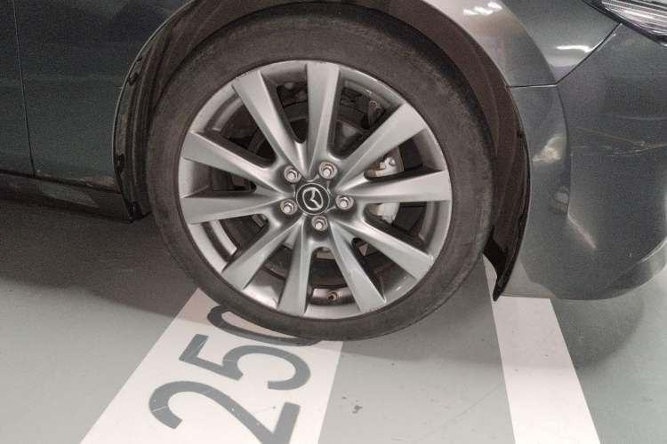Used Mazda 3 Axela 2021 2.0L Automatic Zhiya Edition Right Front Wheel Hub