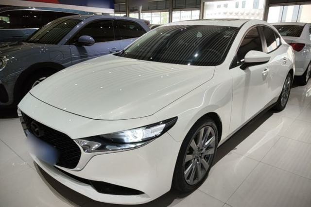 Ojetý Mazda 3 Axela 2021 2.0L Automatic Zhiya Edition