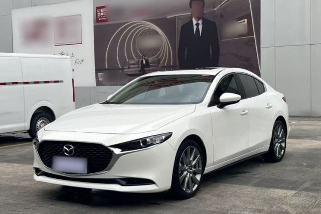 Ojetý Mazda 3 Axela 2021 2.0L Automatic Zhiya Edition