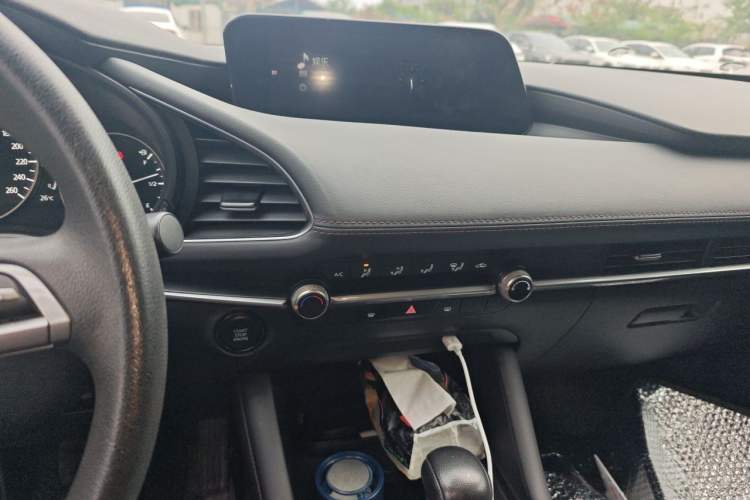 Used Mazda 3 Axela 2021 1.5L Automatic ZhiMei Edition Audio And AC Panel