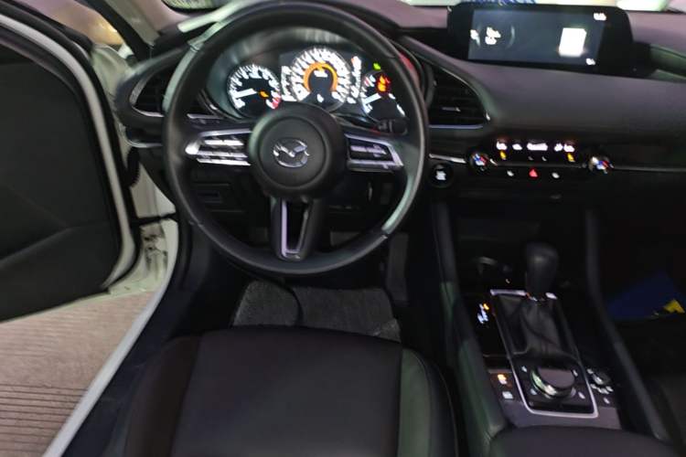 Used Mazda 3 Axela 2021 2.0L Automatic Zhiya Edition Audio And AC Panel