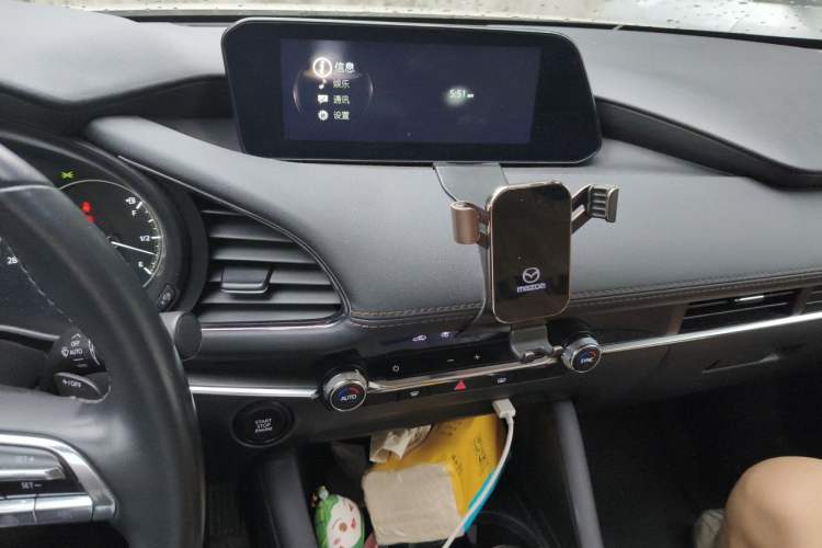 Used Mazda 3 Axela 2021 2.0L Automatic ZhiXuan Edition Audio And AC Panel