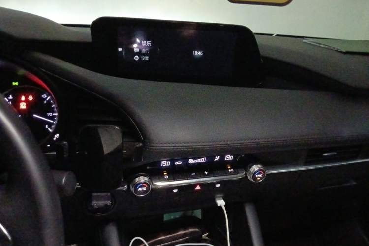Used Mazda 3 Axela 2021 2.0L Automatic Zhiya Edition Audio And AC Panel
