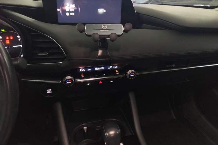 Used Mazda 3 Axela 2021 2.0L Automatic ZhiXuan Edition Audio And AC Panel