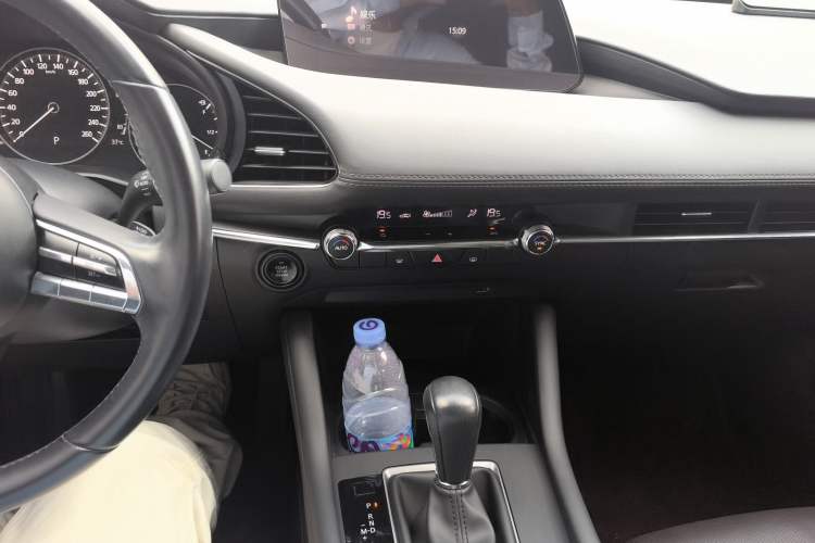 Used Mazda 3 Axela 2021 2.0L Automatic Zhiya Edition Audio And AC Panel
