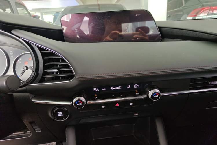Used Mazda 3 Axela 2021 2.0L Automatic ZhiXuan Edition Audio And AC Panel