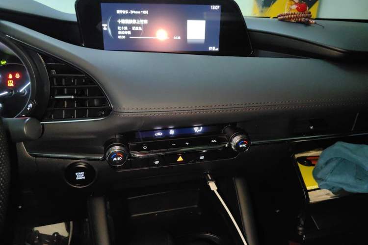 Used Mazda 3 Axela 2021 2.0L Automatic Zhiya Edition Audio And AC Panel