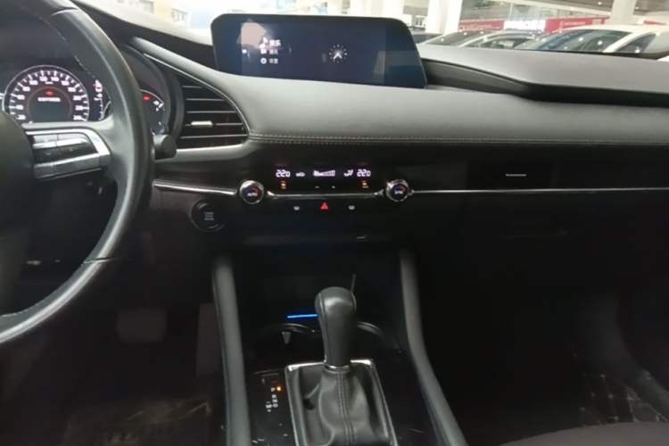 Used Mazda 3 Axela 2021 2.0L Automatic Zhi Rui Edition Audio And AC Panel