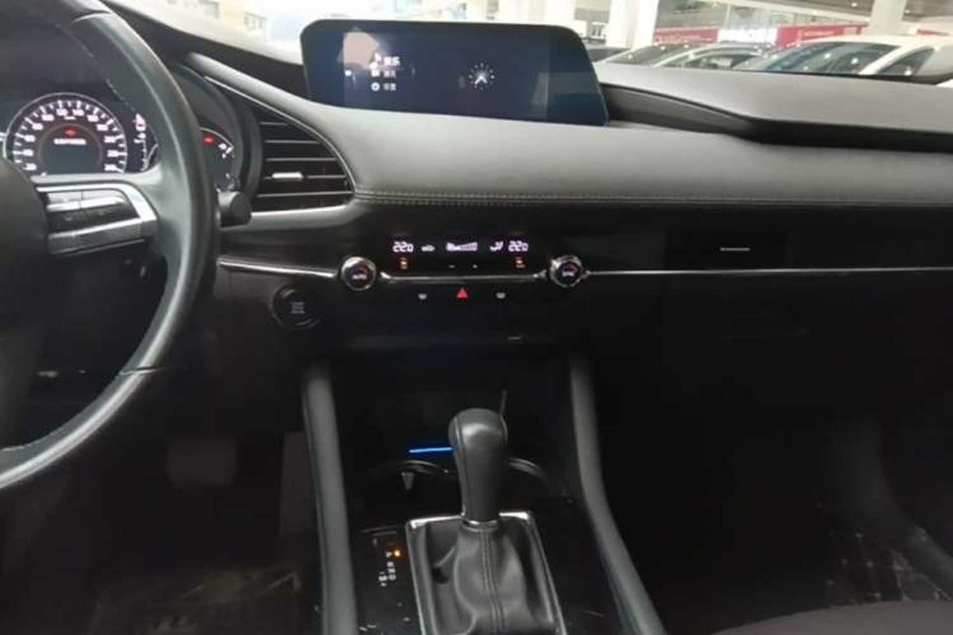 Used Mazda 3 Axela 2021 2.0L Automatic Zhi Rui Edition Audio And AC Panel