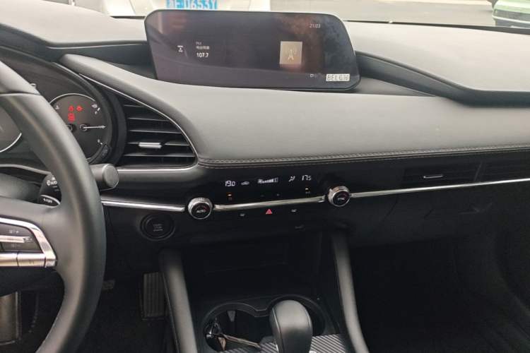Used Mazda 3 Axela 2021 2.0L Automatic Zhiya Edition Audio And AC Panel