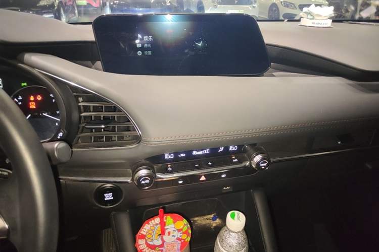 Used Mazda 3 Axela 2021 2.0L Automatic ZhiXuan Edition Audio And AC Panel