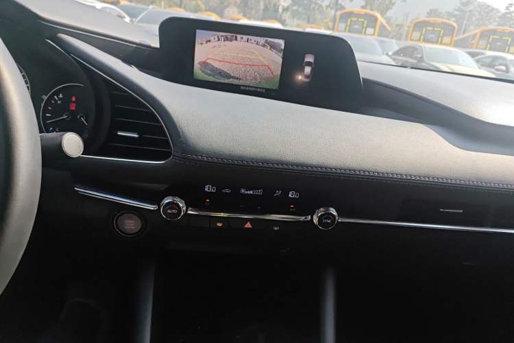 Used Mazda 3 Axela 2021 2.0L Automatic Zhiya Edition Audio And AC Panel