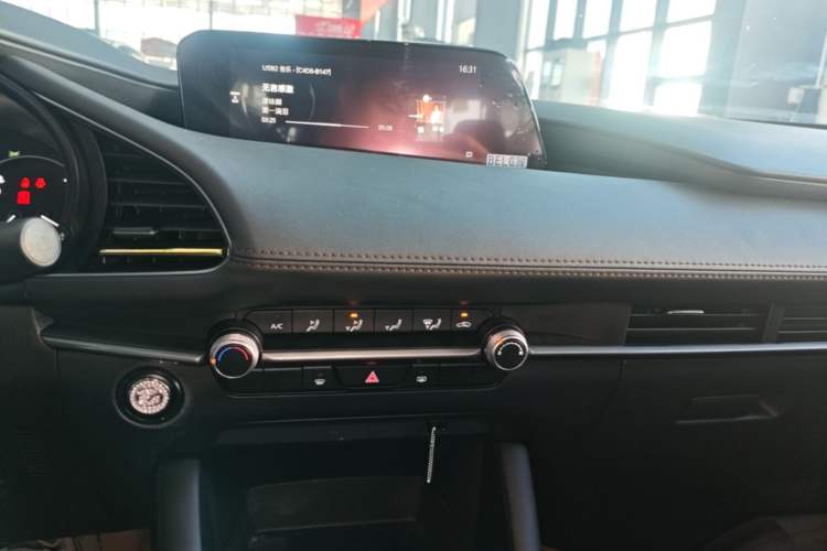 Used Mazda 3 Axela 2021 2.0L Automatic Zhiqing Edition Audio And AC Panel