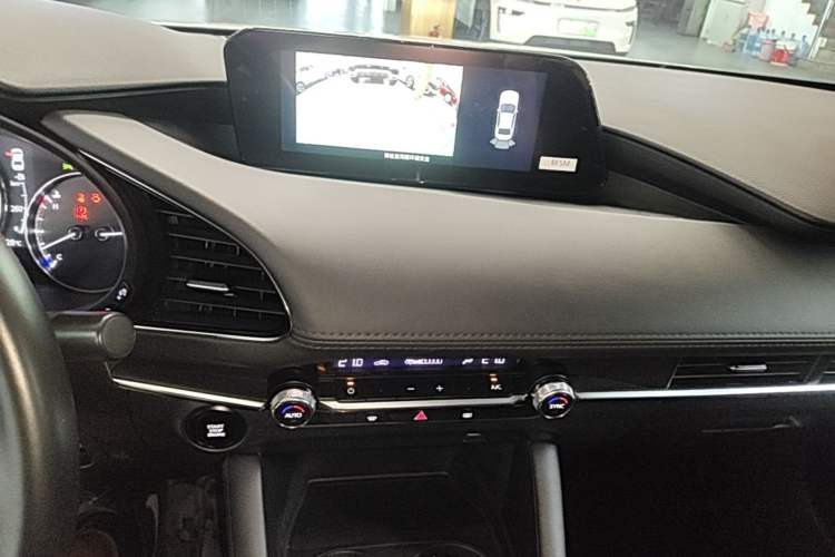 Used Mazda 3 Axela 2021 2.0L Automatic Zhi Rui Edition Audio And AC Panel