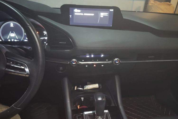 Used Mazda 3 Axela 2021 2.0L Automatic Zhi Rui Edition Audio And AC Panel