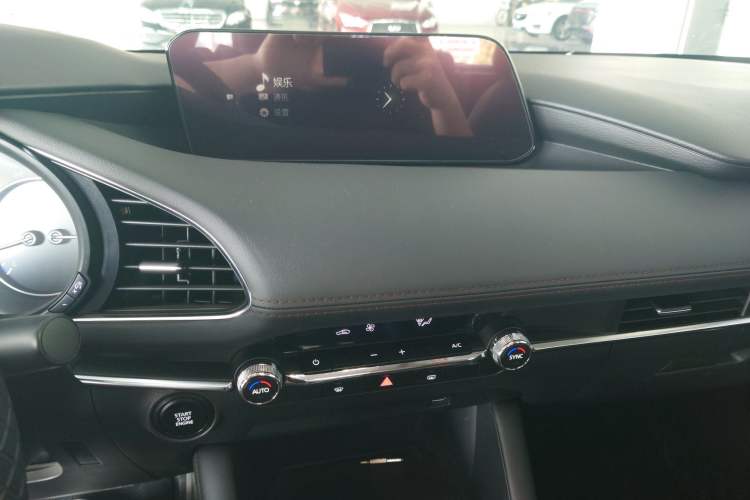 Used Mazda 3 Axela 2021 2.0L Automatic ZhiXuan Edition Audio And AC Panel