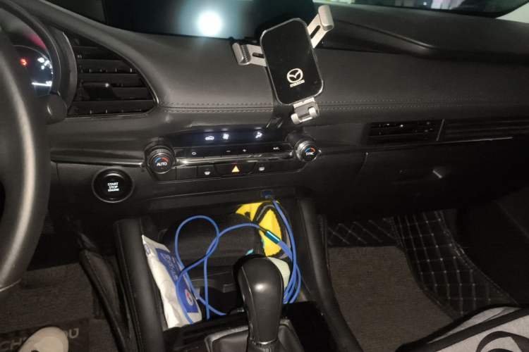 Used Mazda 3 Axela 2021 2.0L Automatic ZhiXuan Edition Audio And AC Panel