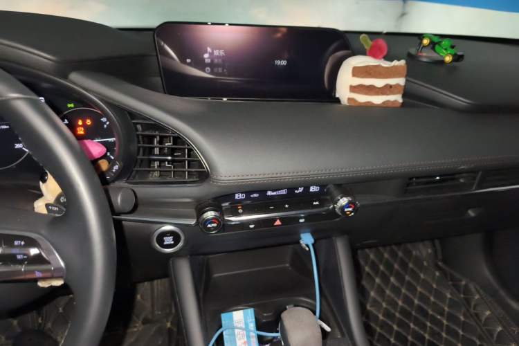Used Mazda 3 Axela 2021 2.0L Automatic Zhiya Edition Audio And AC Panel