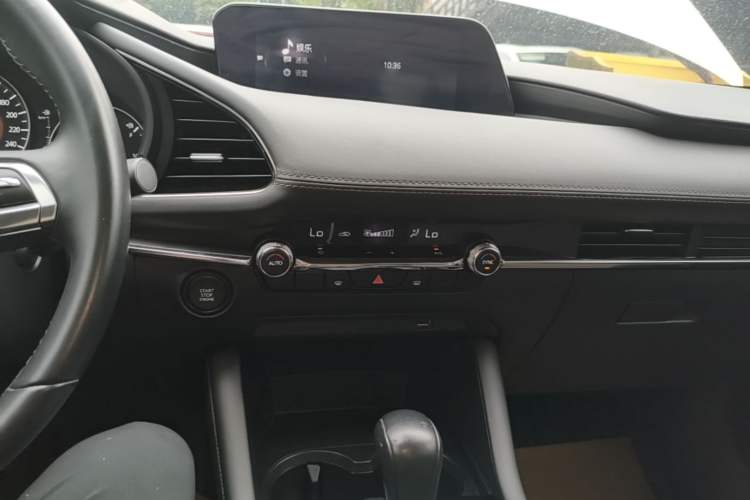 Used Mazda 3 Axela 2021 2.0L Automatic Zhiya Edition Audio And AC Panel