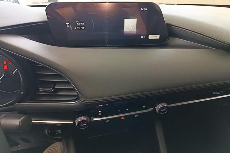 Used Mazda 3 Axela 2021 2.0L Automatic ZhiXuan Edition Audio And AC Panel