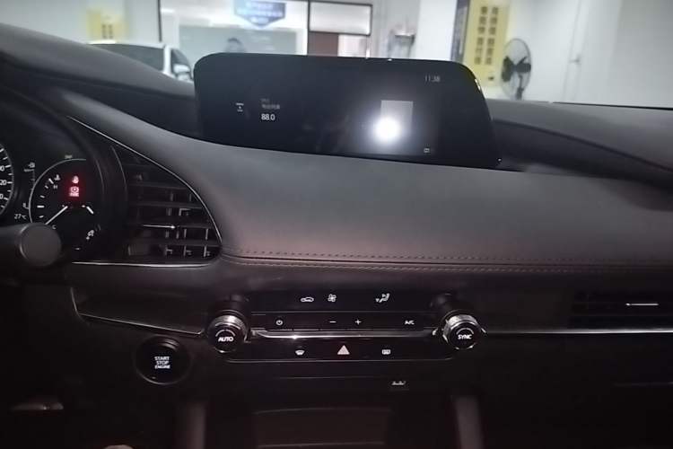 Used Mazda 3 Axela 2021 2.0L Automatic Zhiya Edition Audio And AC Panel