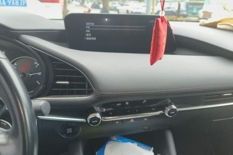 Used Mazda 3 Axela 2021 2.0L Automatic Zhiya Edition Audio And AC Panel