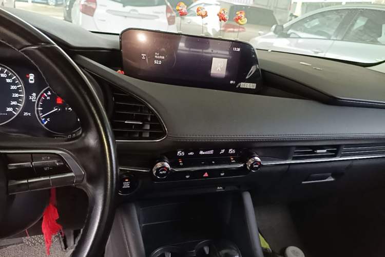 Used Mazda 3 Axela 2021 2.0L Automatic Zhiyao Edition Audio And AC Panel