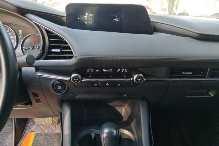 Used Mazda 3 Axela 2021 2.0L Automatic Zhiya Edition Audio And AC Panel