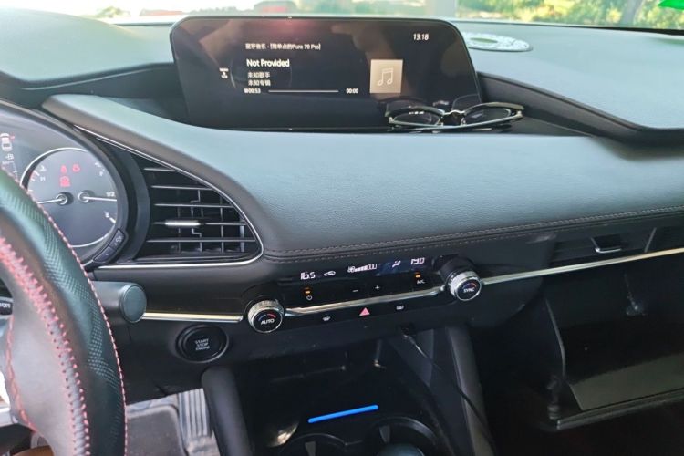 Used Mazda 3 Axela 2021 2.0L Automatic ZhiXuan Edition Audio And AC Panel