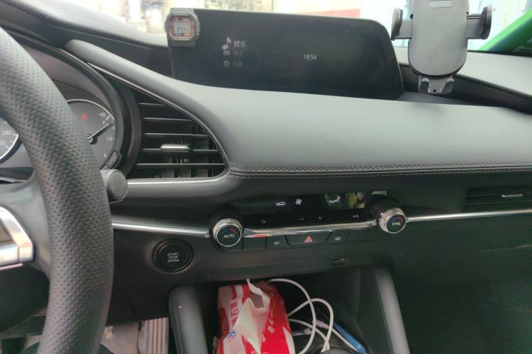 Used Mazda 3 Axela 2021 2.0L Automatic ZhiXuan Edition Audio And AC Panel