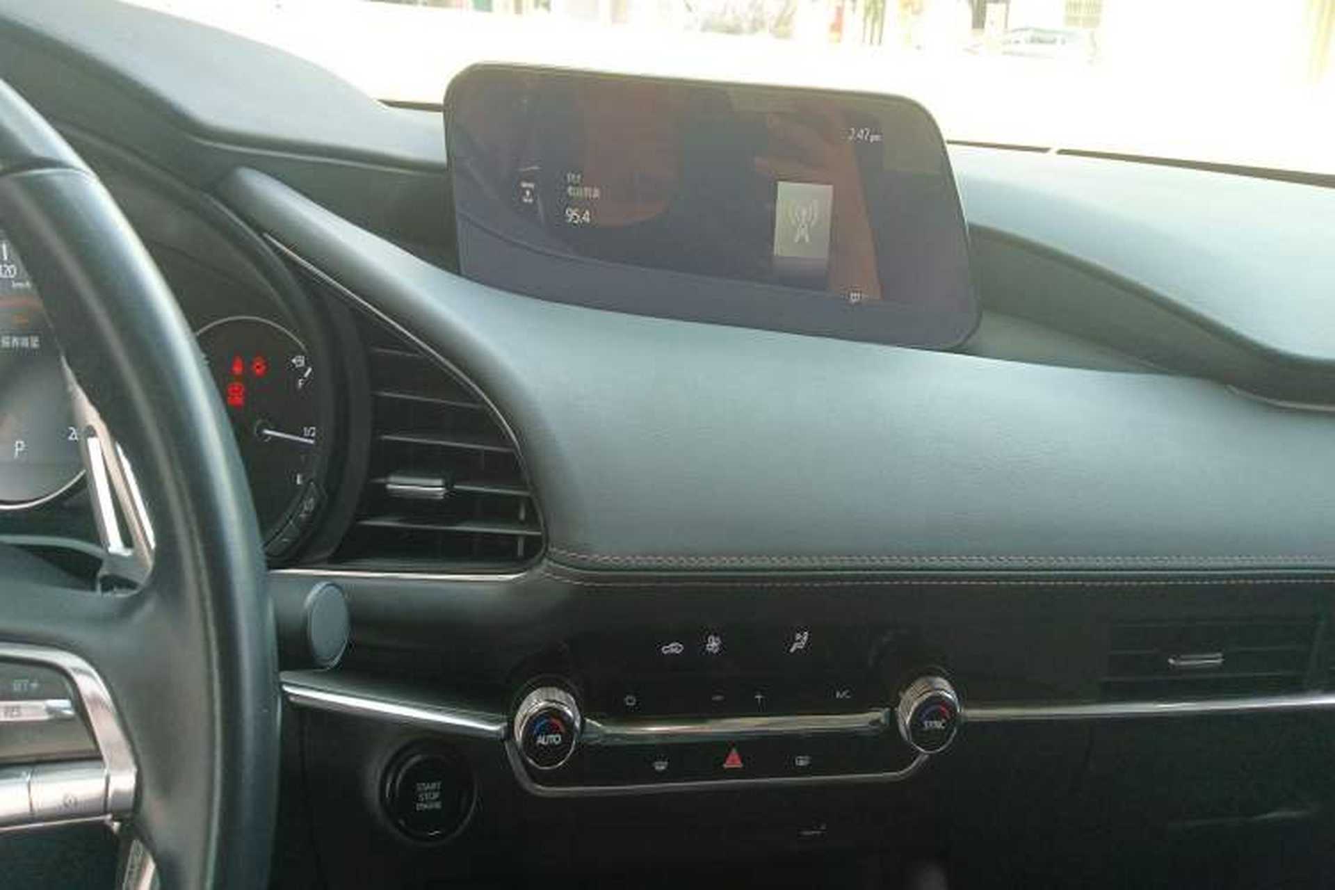 Used Mazda 3 Axela 2021 2.0L Automatic ZhiXuan Edition Audio And AC Panel